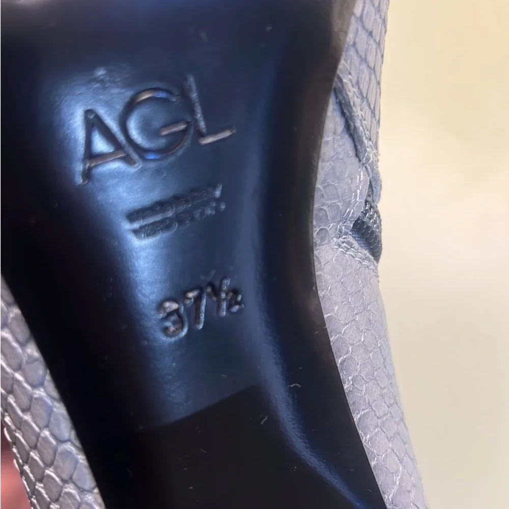 Agl MADE IN ITALY LEATHER Gray Textured Ankle Boots with V-Shaped Opening - Picture 8 of 10